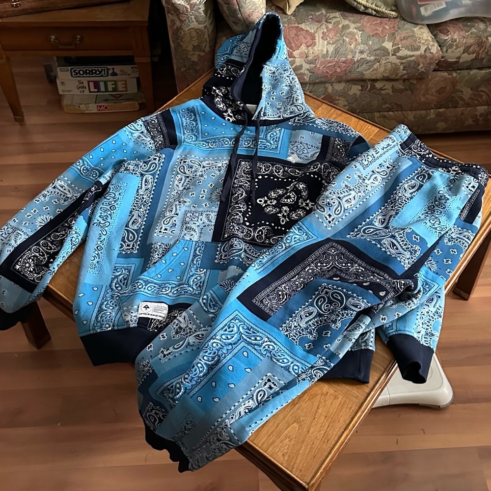 LRG sweatsuit (hoodie & sweatpants)